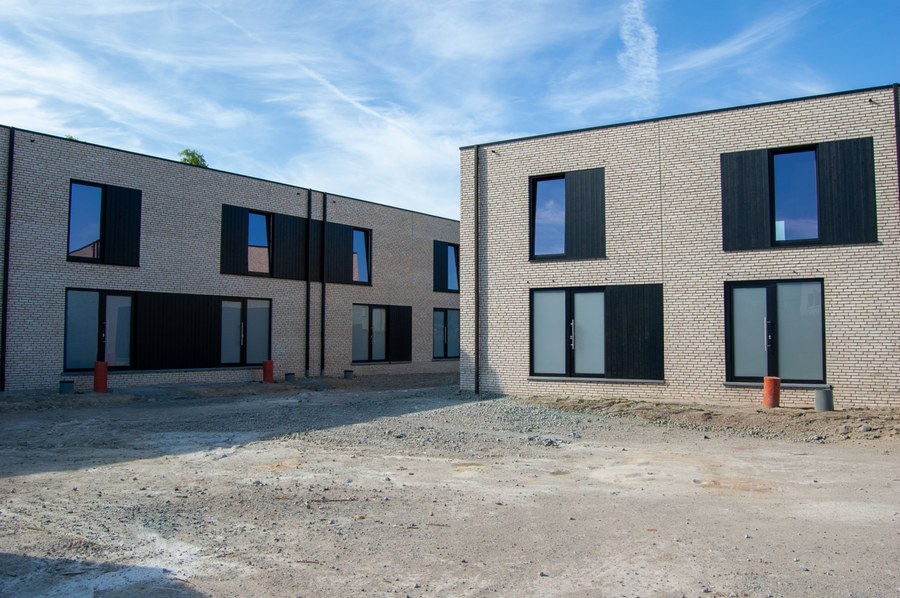 Projet résidentiel met 2 rijen van rijhuizen